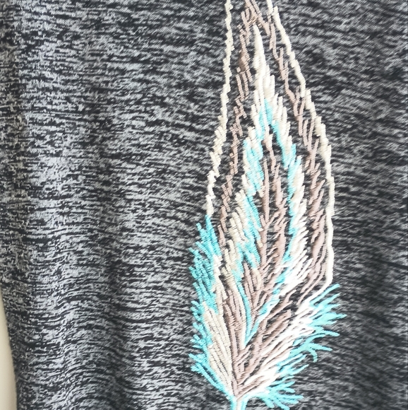 Embroidered Feather - Picture 2 of 6